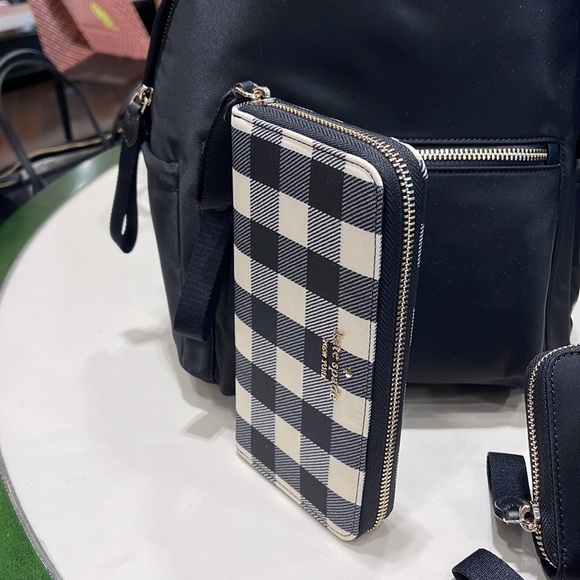 Kate Spade Chelsea Textured Gingham Print Nylon Large Continental Wallet
NWT - Picture 15 of 16